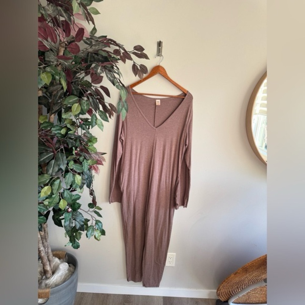 Smash  Tess Mauve V-Neck Jumpsuit - Picture 2 of 5